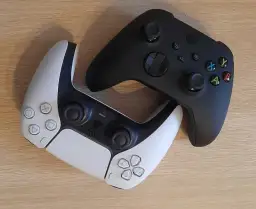 Xbox Series X czy PS5 - co wybrać? Opinie graczy na forum