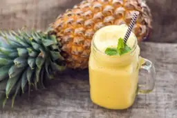 Szybki i orzeźwiający koktajl z ananasa na każdą okazję