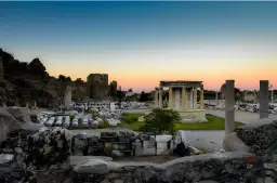 Side: Atrakcje dla Polaków - Przewodnik po zabytkach i cudach natury