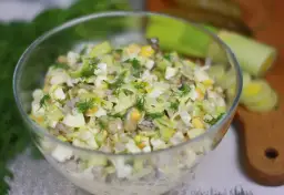 Jak sparzyć pora do sałatki i wydobyć jego pełny smak