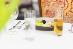 Impreza bez stresu: Jak obliczyć napoje? Gotowe przeliczniki