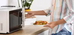 Mikrofala bez tajemnic: Proste triki, które zmienią twoje gotowanie