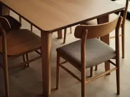 Jak dobrać krzesła do stołu? Praktyczny poradnik krok po kroku