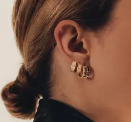 Znaczenie drugiego kolczyka - na którym uchu go nosić?