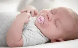 Do kiedy smoczek? Poznaj skutki przedłużonego używania smoczka