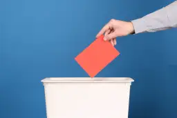 Demokracja semibezpośrednia: jak zmienia sposób podejmowania decyzji