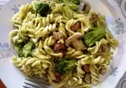 Prosty makaron z brokułami dla dzieci: przepis na szybki i pożywny obiad