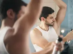 Czy mężczyźni powinni golić pachy? Odkryj zalety i wady tej decyzji