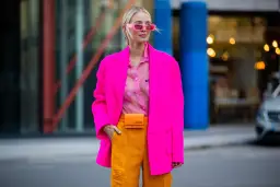 Stylizacje z różowym płaszczykiem, które zachwycą na każdą okazję