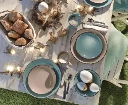 Jak udekorować stół na przyjęcie gości, by oczarować wszystkich