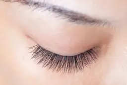 Botoks rzęs: Na czym polega? Efekty, wskazania i przeciwwskazania