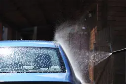 Myjnia bezdotykowa: Czy to legalne? Uniknij mandatu!