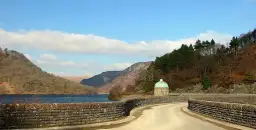 Jezioro Bęskie: tajemnice, atrakcje i historia ukryta w wodach