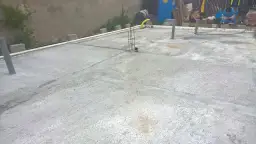 Po jakim czasie można rozszalować strop, aby uniknąć problemów?