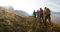 Co zabrać w góry? Poradnik eksperta na każdą porę i pogodę