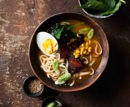 Ramen: Japońska zupa z chińskimi korzeniami? Poznaj całą prawdę!