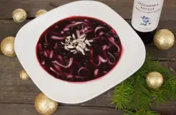 Zupa jagodowa z kluskami! Jak przygotować pyszny letni przysmak?