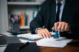 Testament czy akt notarialny - co wybrać, aby uniknąć problemów?