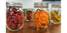 Kreatywne projekty DIY ze słoikami, które zaskoczą każdego