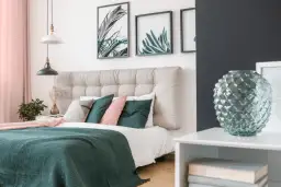 Co powiesić nad łóżkiem w sypialni, aby przyciągało miłość?