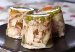 Czy galaretka z kurczaka jest zdrowa? Odkryj jej prawdziwe właściwości