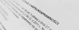 Czy opiekun osoby niepełnosprawnej może dorobić? Sprawdź ograniczenia