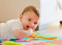 Jak się bawić z 11 miesięcznym dzieckiem, aby wspierać jego rozwój