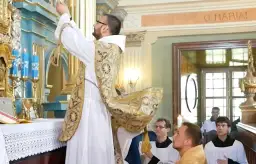 Ile trwa msza trydencka? Czas trwania i co warto wiedzieć