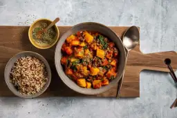 Przepis na Aromatyczny Gulasz z Dyni i Indyka - Pyszne Jesienne Danie