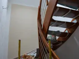 Glinka wenecka na klatce schodowej: elegancja i trwałość