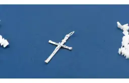 Dlaczego nie daje się krzyżyka w prezencie? Odkryj przesądy i tradycje