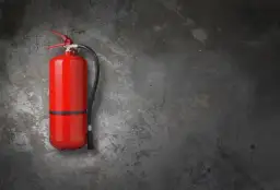 Konserwacja gaśnic co ile? Dowiedz się, jak uniknąć kar i zagrożeń