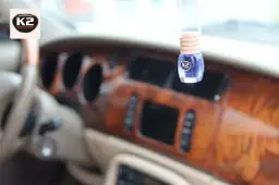 Jak używać zapachu do samochodu w butelce, by uniknąć błędów