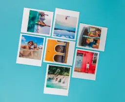 Wydrukuj zdjęcia retro jak z Instax: poradnik i najlepsze serwisy