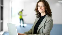 Jak zostać deweloperem w Polsce? Kluczowe kroki i wymagania