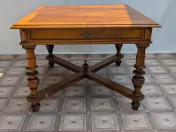 Stare stoły: antyki i metody na ich odnowienie na każdą kieszeń