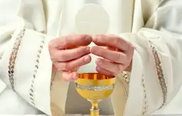 Jakie dary składamy na mszy świętej i ich głębokie znaczenie