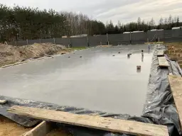 Jak wykonać płytę fundamentową pod dom szkieletowy bez błędów