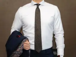 Modne krawaty wąskie czy szerokie - co wybrać na różne okazje?