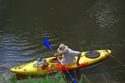 20 km kajakiem: Ile czasu? Oszacuj swój spływ jak ekspert!