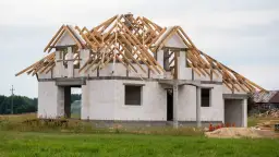 Ile kosztuje budowa domu 50m2? Zaskakujące wydatki, które musisz znać