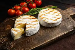 Jak przygotować serek camembert z grilla, który zachwyci gości