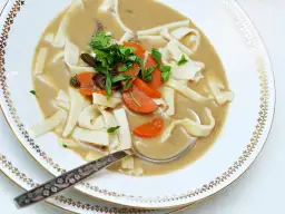 Jak zagęścić zupę mąką, aby uniknąć grudek i uzyskać idealną konsystencję