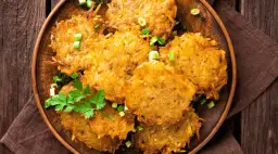 Ile może stać ciasto na placki ziemniaczane? Unikaj tych błędów!