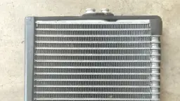 Czym zakleić dziurę w chłodnicy? Skuteczne metody naprawy