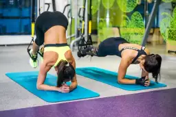 Trening obwodowy co to? Odkryj jego korzyści i przykłady ćwiczeń