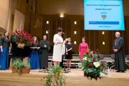 Kim jest biskup? Definicja, rola i znaczenie w Kościele katolickim