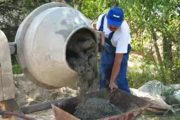 Jakie są najlepsze temperatury dla zaprawy cementowej? Uniknij błędów.