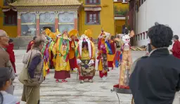 Wprowadzenie do buddyzmu tybetańskiego - kluczowe pojęcia i historia