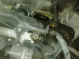 Cieknąca maglownica: Czy można jeździć? Ryzyko, objawy i naprawa